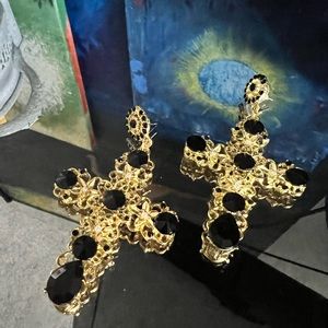 Barroco style earrings gold color